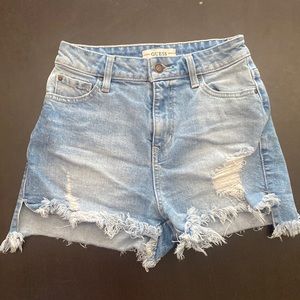 Denim GUESS shorts in size US 25. Light washed.